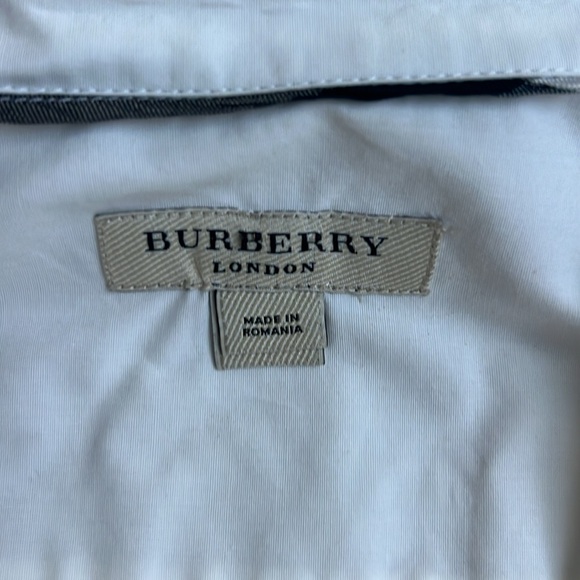 Women's Burberry collar button down - US size 6. - Picture 6 of 10